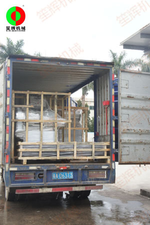 客戶訂購(gòu)的切菜機(jī)及洗菜機(jī)裝車(chē)出貨了!