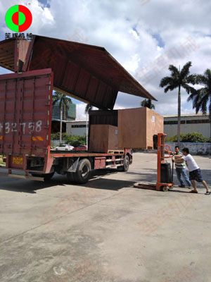 海外客戶訂購的一批蔬果處理加工機(jī)械裝車出貨！