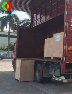 越南客戶訂購的水產(chǎn)加工設(shè)備裝車發(fā)貨，按期交付！