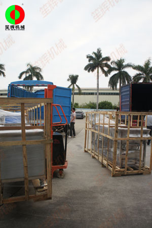 兩貨車蔬果加工機械設備發(fā)貨交付客戶！