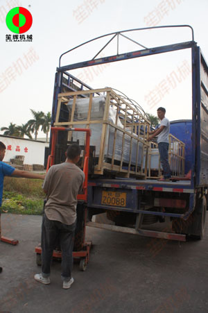 蔬果清洗機等一批食品加工機械裝車出貨!