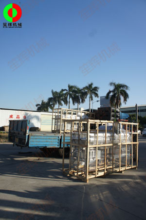 安徽客戶訂購的果蔬清洗機等食品加工機械按期交付!