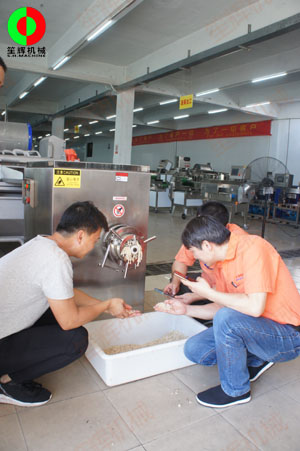 凍肉絞肉機嘗試處理牛筋，客戶滿意物料加工效果！