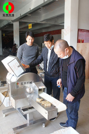 客戶來司現場測試酸筍切條加工設備!