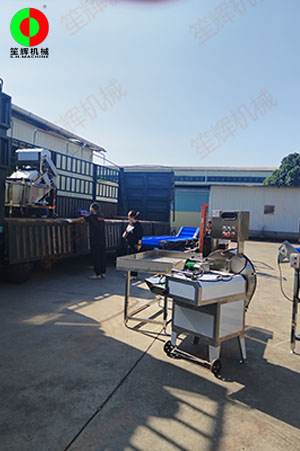 洗菜機(jī)切菜機(jī)脫水機(jī)等一批果蔬凈菜加工設(shè)備發(fā)往海南省客戶(hù)!